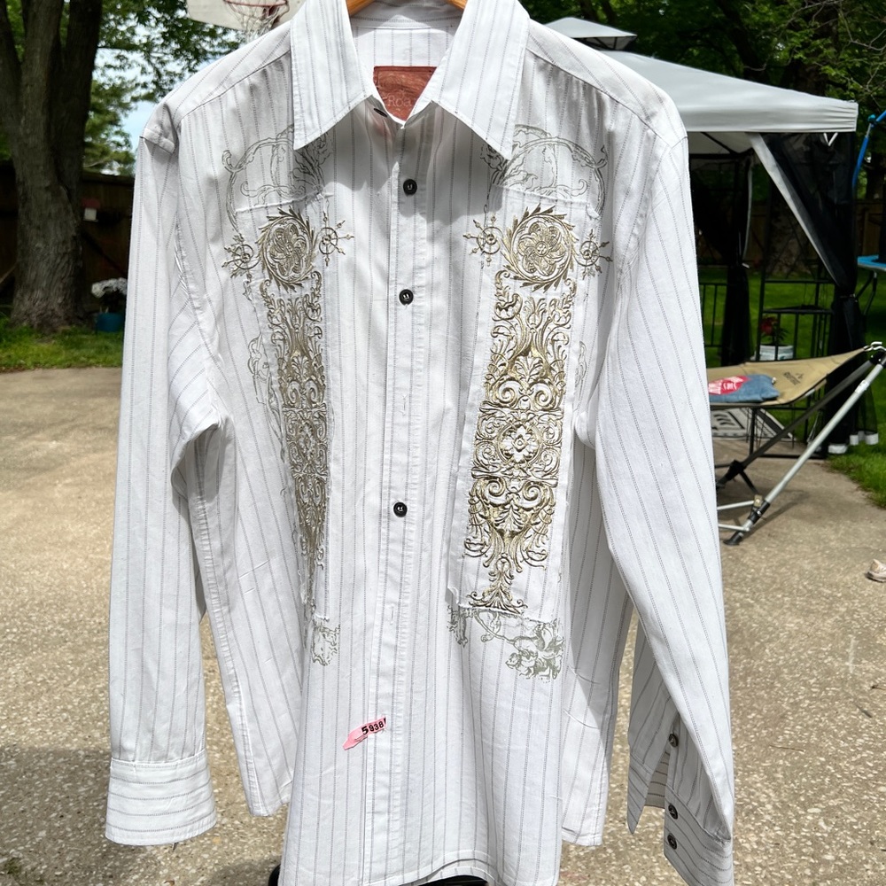 Roar embroidered white, long sleeve shirt